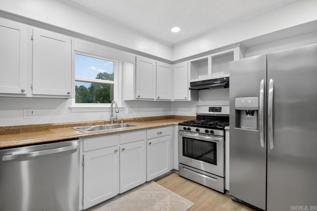 11 Coral Court, Little Rock, AR 72112