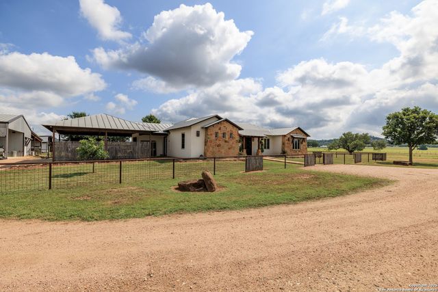 5686 Ranch Rd 1631, Fredericksburg, TX 78624