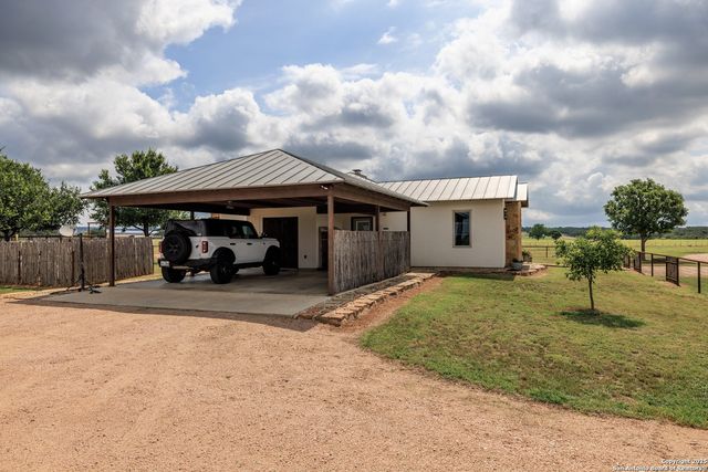 5686 Ranch Rd 1631, Fredericksburg, TX 78624