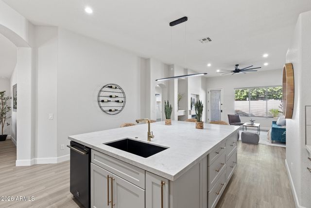 7908 W ROSE GARDEN Lane, Peoria, AZ 85382