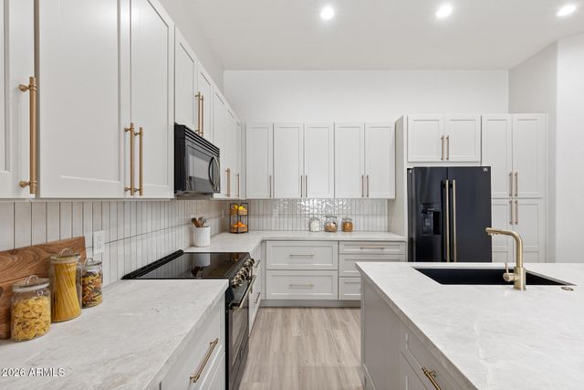 7908 W ROSE GARDEN Lane, Peoria, AZ 85382