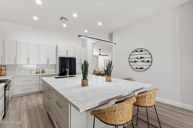 7908 W ROSE GARDEN Lane, Peoria, AZ 85382