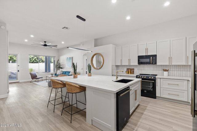 7908 W ROSE GARDEN Lane, Peoria, AZ 85382