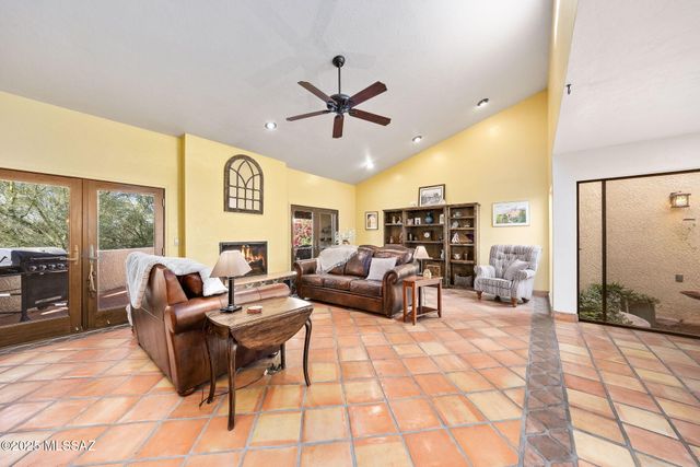 9817 N Calle Loma Linda, Oro Valley, AZ 85737