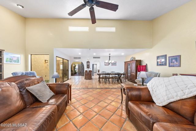 9817 N Calle Loma Linda, Oro Valley, AZ 85737