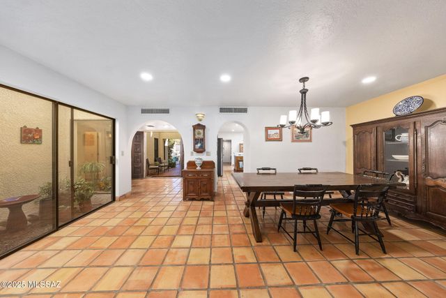 9817 N Calle Loma Linda, Oro Valley, AZ 85737