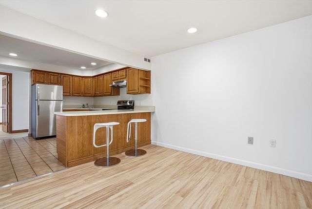 59 School St B12, Northborough, MA 01532