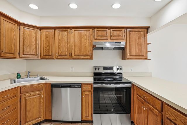 59 School St B12, Northborough, MA 01532