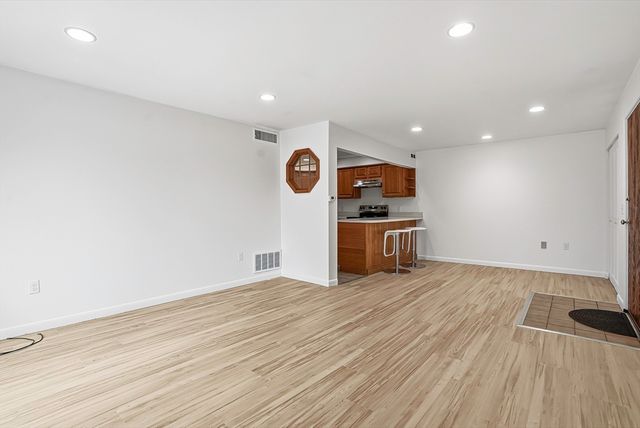 59 School St B12, Northborough, MA 01532