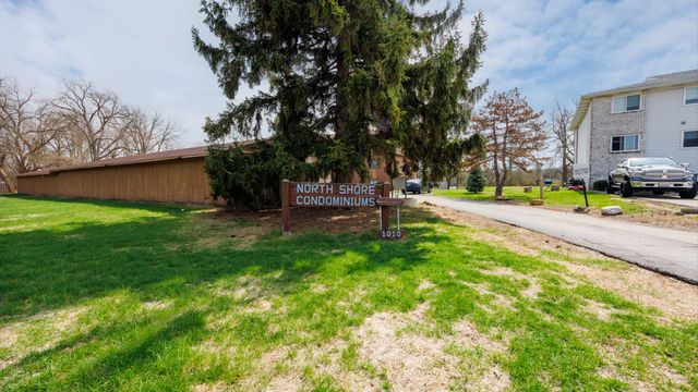 1010 Arlene Court 5, Bloomington, IL 61701