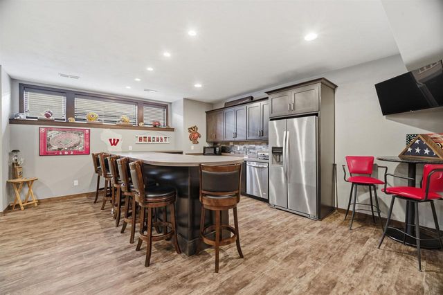 227 PETERLYNN DRIVE, Wrightstown, WI 54180