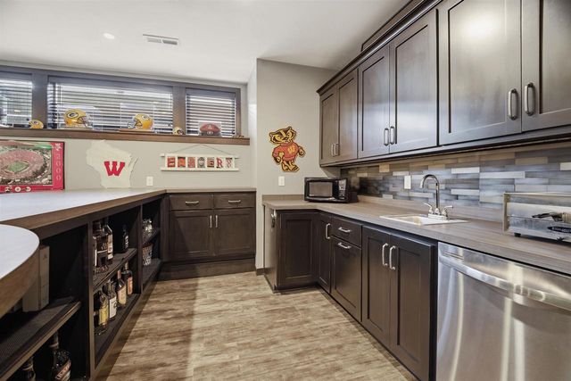 227 PETERLYNN DRIVE, Wrightstown, WI 54180