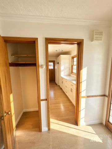 1131 11th Ave E, Twin Falls, ID 83301