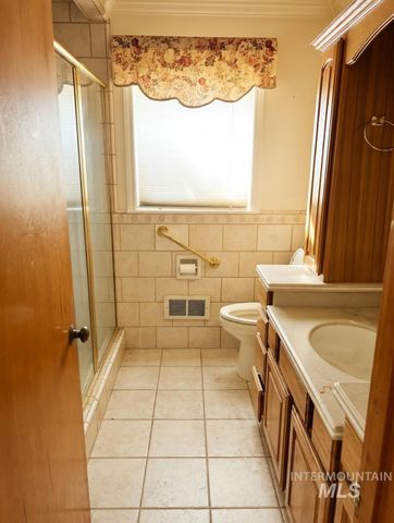 1131 11th Ave E, Twin Falls, ID 83301