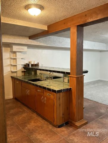 1131 11th Ave E, Twin Falls, ID 83301