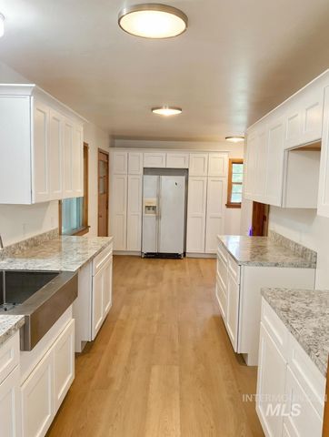 1131 11th Ave E, Twin Falls, ID 83301