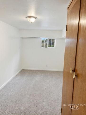 1131 11th Ave E, Twin Falls, ID 83301