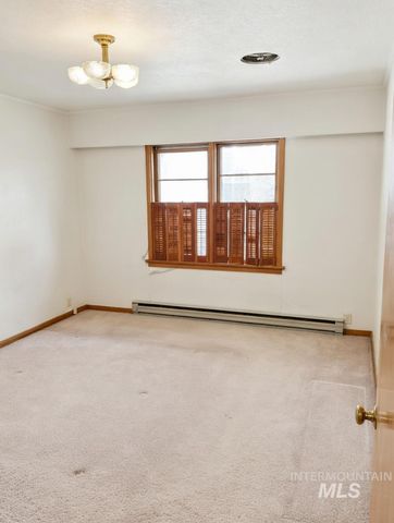 1131 11th Ave E, Twin Falls, ID 83301