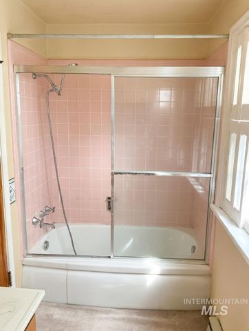 1131 11th Ave E, Twin Falls, ID 83301