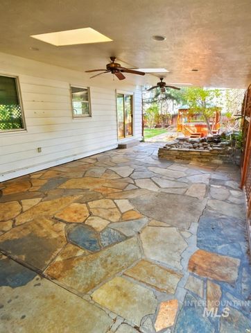 1131 11th Ave E, Twin Falls, ID 83301