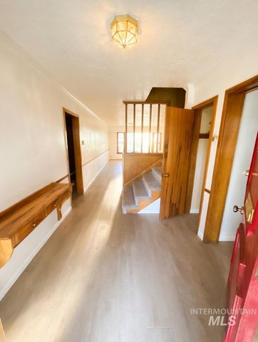 1131 11th Ave E, Twin Falls, ID 83301