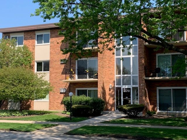 9721 S Keeler Avenue 102, Oak Lawn, IL 60453