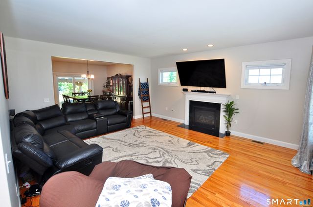 20 Miller Terrace, Windsor Locks, CT 06096