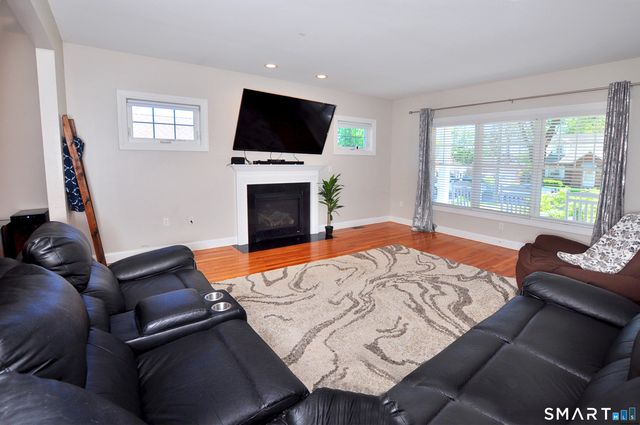 20 Miller Terrace, Windsor Locks, CT 06096