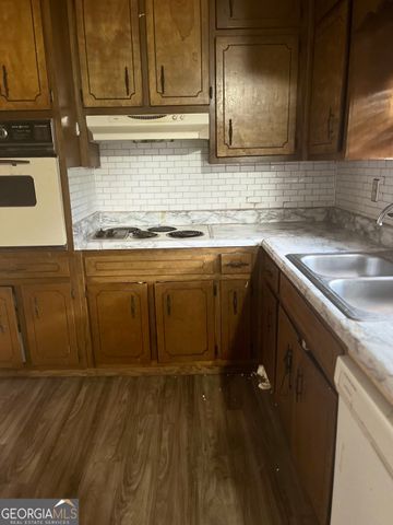 1336 White Oak Street SE, Conyers, GA 30013