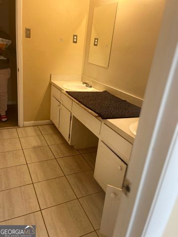 1336 White Oak Street SE, Conyers, GA 30013