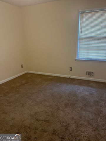 1336 White Oak Street SE, Conyers, GA 30013