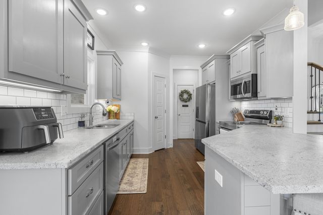 813 Ridgestone Pl, Lebanon, TN 37087
