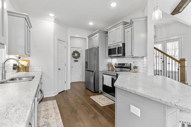 813 Ridgestone Pl, Lebanon, TN 37087