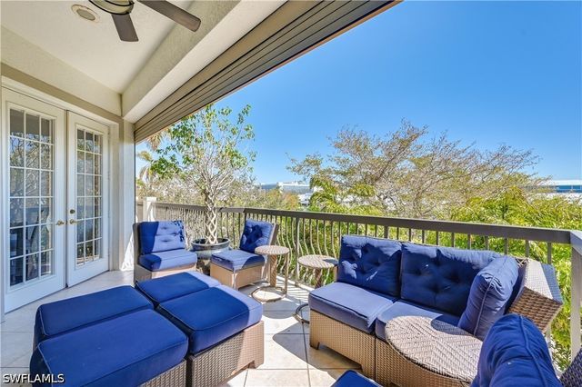 705 10th ST S 301, Naples, FL 34102