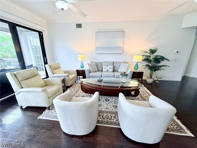 705 10th ST S 301, Naples, FL 34102