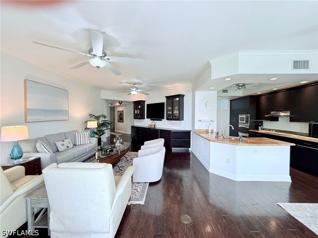 705 10th ST S 301, Naples, FL 34102