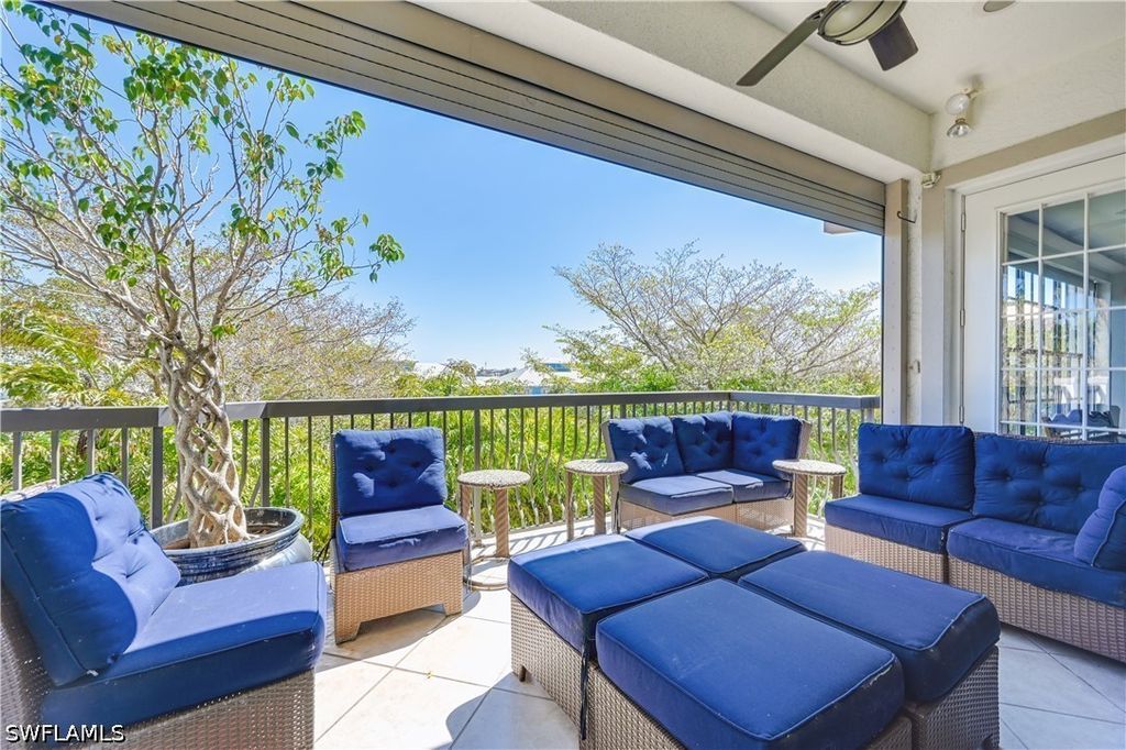 705 10th ST S 301, Naples, FL 34102