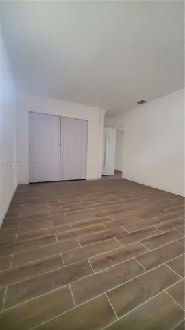 905 SW 4th Ter E, Hallandale Beach, FL 33009