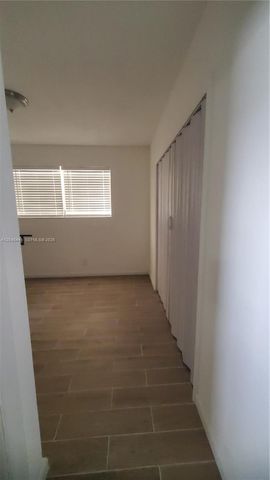 905 SW 4th Ter E, Hallandale Beach, FL 33009