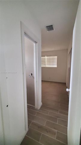 905 SW 4th Ter E, Hallandale Beach, FL 33009