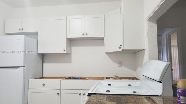 905 SW 4th Ter E, Hallandale Beach, FL 33009