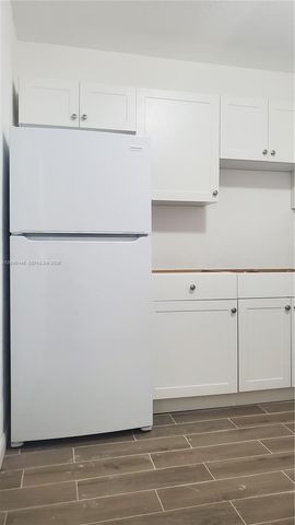 905 SW 4th Ter E, Hallandale Beach, FL 33009