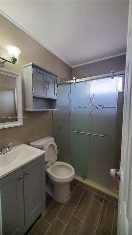 905 SW 4th Ter E, Hallandale Beach, FL 33009