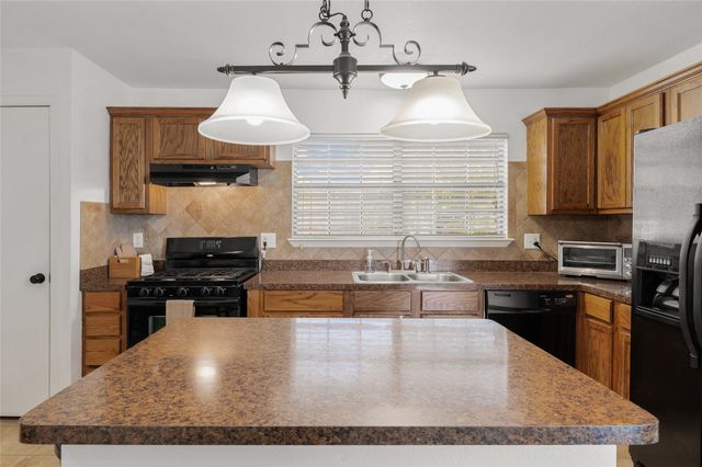 1517 N Highland Avenue, Sherman, TX 75092