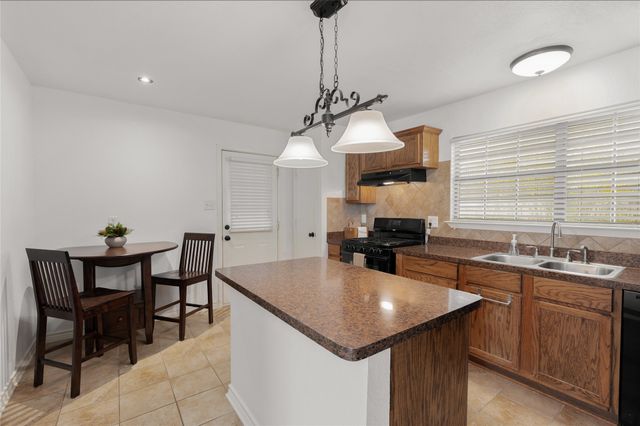 1517 N Highland Avenue, Sherman, TX 75092