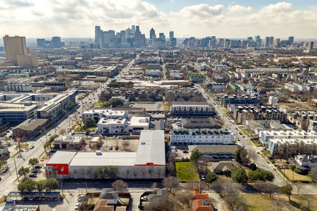 1725 N Prairie Avenue, Dallas, TX 75204