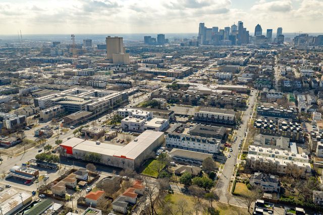 1725 N Prairie Avenue, Dallas, TX 75204
