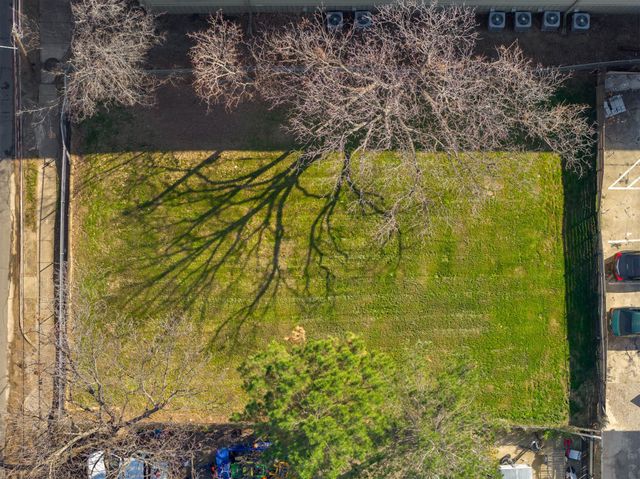 1725 N Prairie Avenue, Dallas, TX 75204