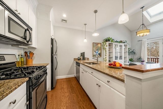 111-121 Green Street 303, Boston, MA 02130