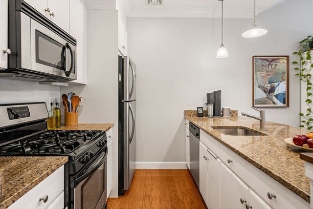 111-121 Green Street 303, Boston, MA 02130